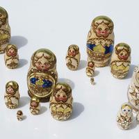 Russische Puppen goldenen